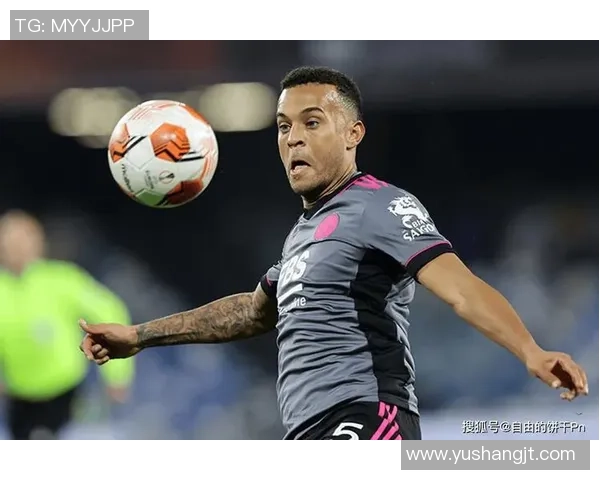 足球小报大奖揭晓 当选球星荣膺年度最佳称号引爆球迷热议